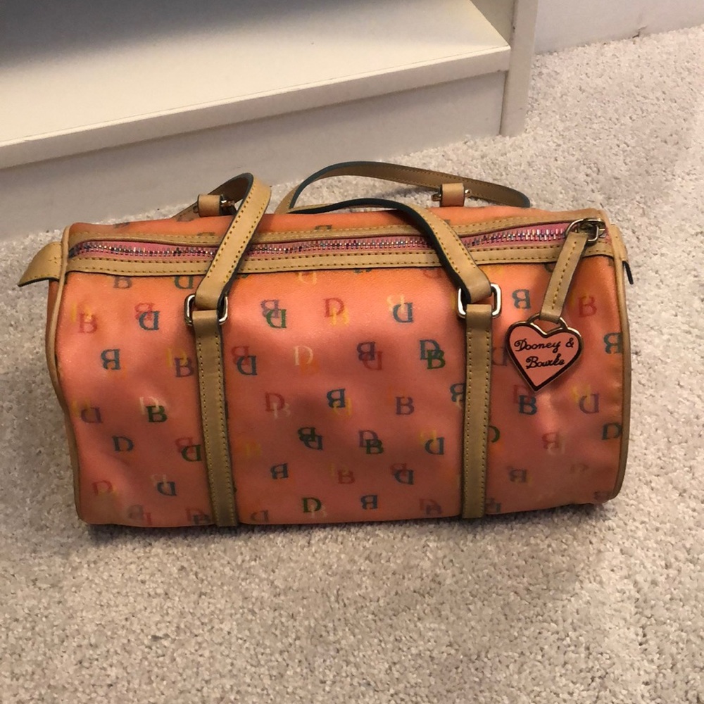 Pink Dooney & Burke hand bag. Used condition.